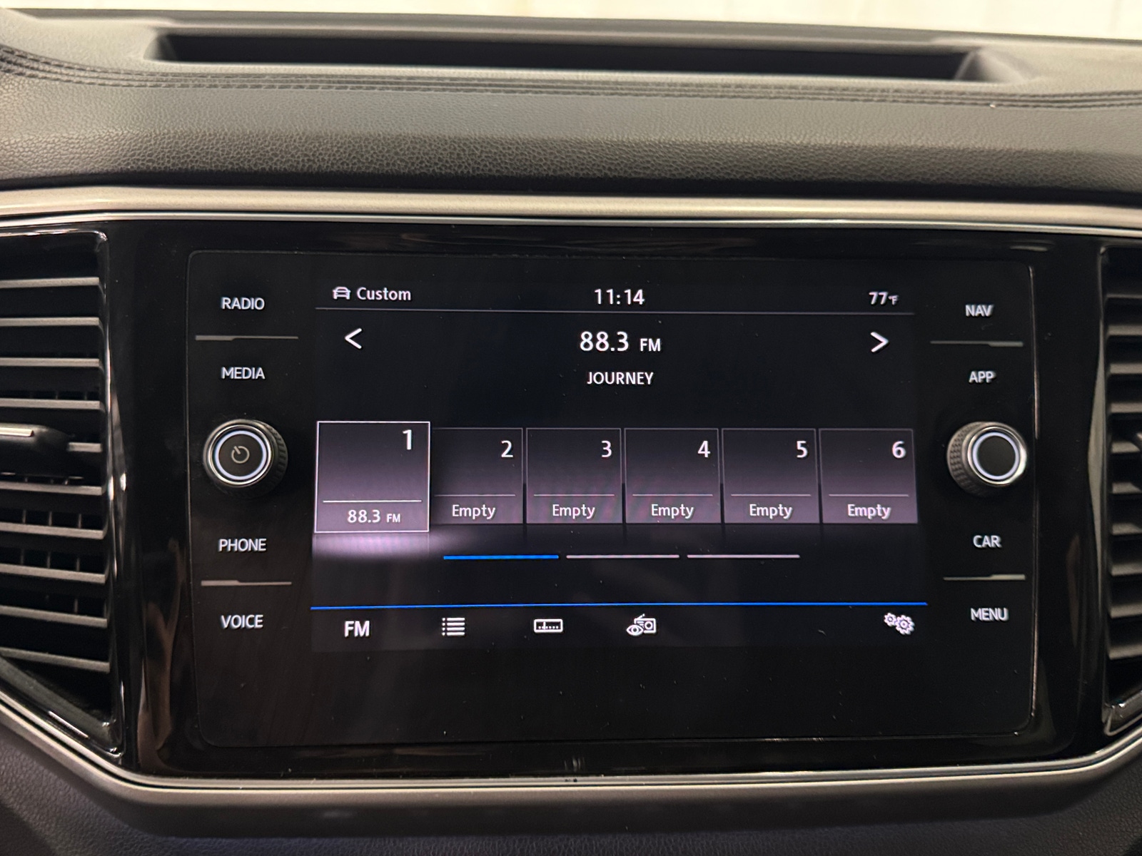 Thumbnail: 2018 Volkswagen Atlas - 3