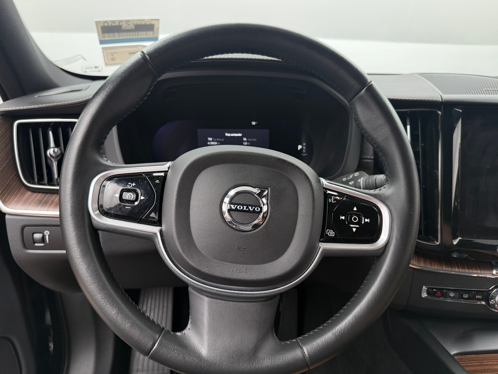 Thumbnail: 2022 Volvo XC60 - 4