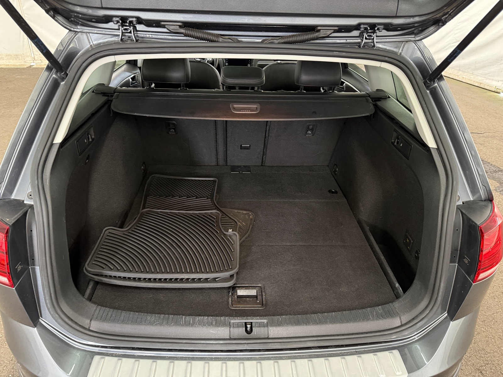 Thumbnail: 2019 Volkswagen Golf - 6