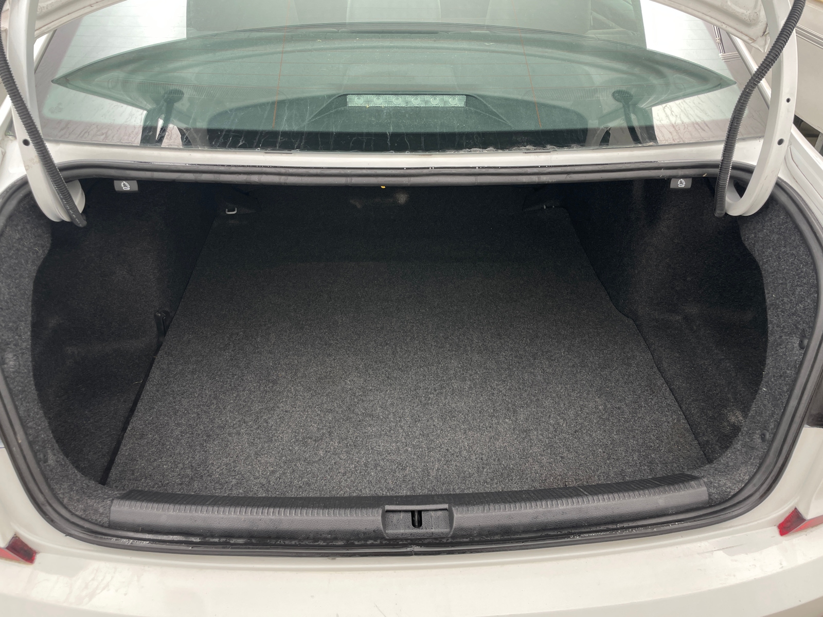 Thumbnail: 2018 Volkswagen Passat - 6