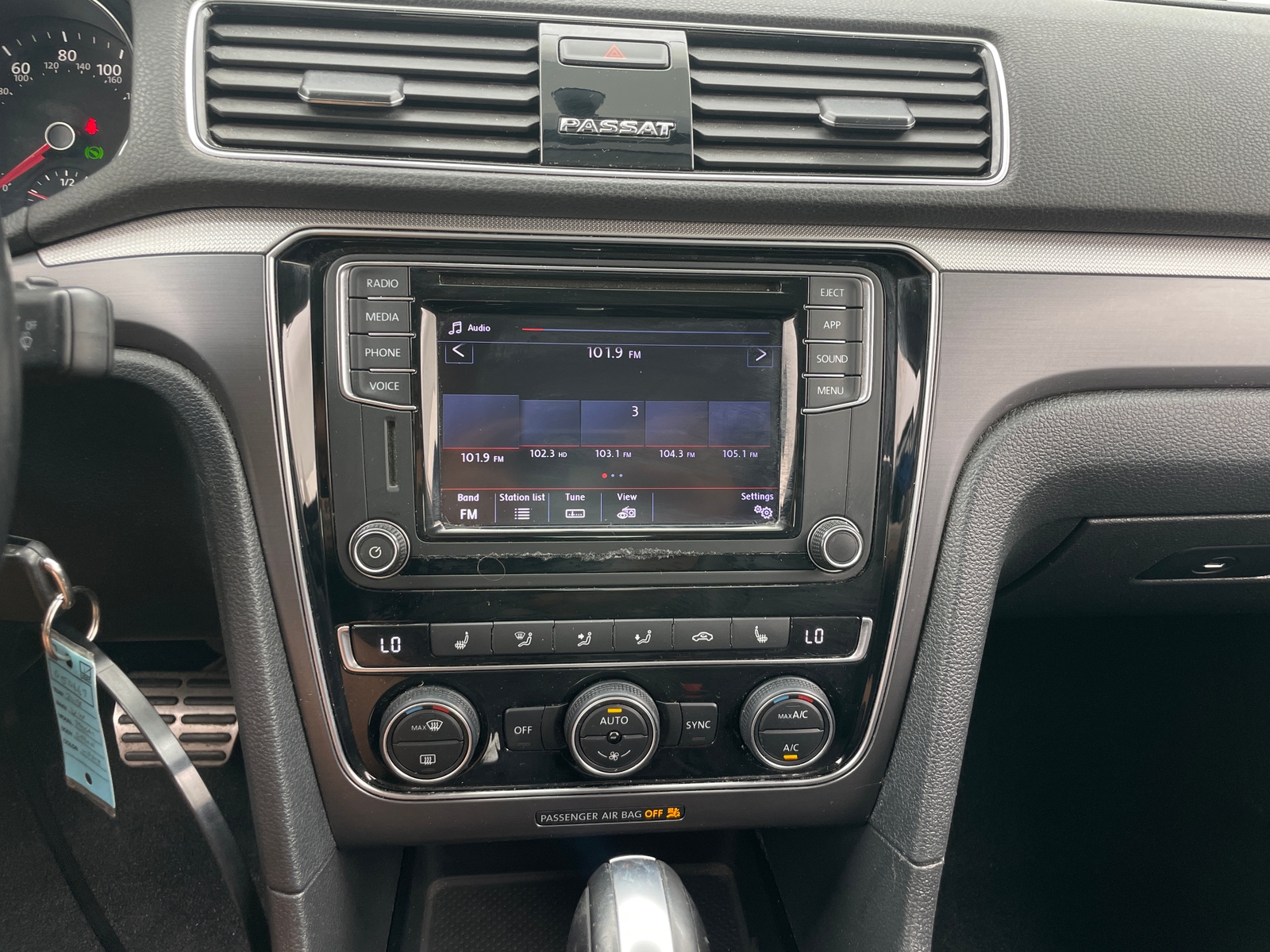 Thumbnail: 2018 Volkswagen Passat - 3