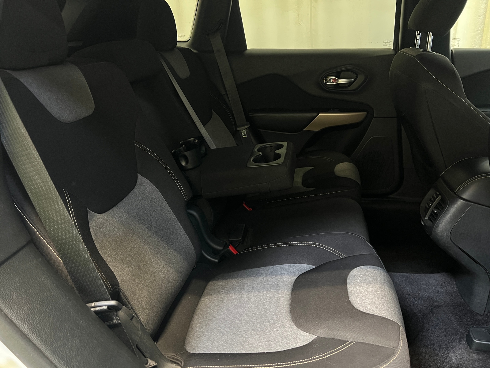 Thumbnail: 2018 Jeep Cherokee - 6