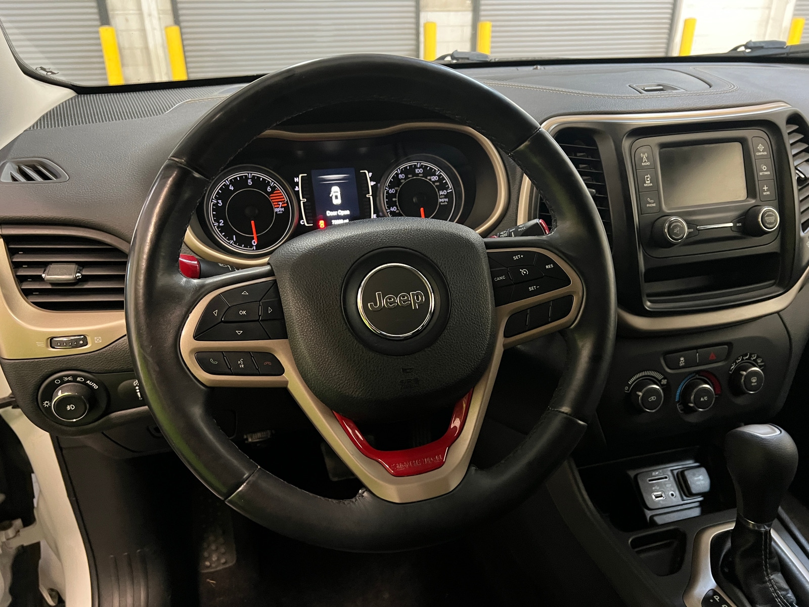 Thumbnail: 2018 Jeep Cherokee - 5