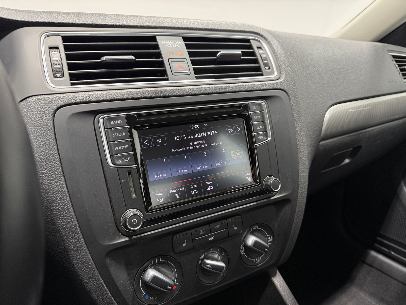 Thumbnail: 2017 Volkswagen Jetta - 3