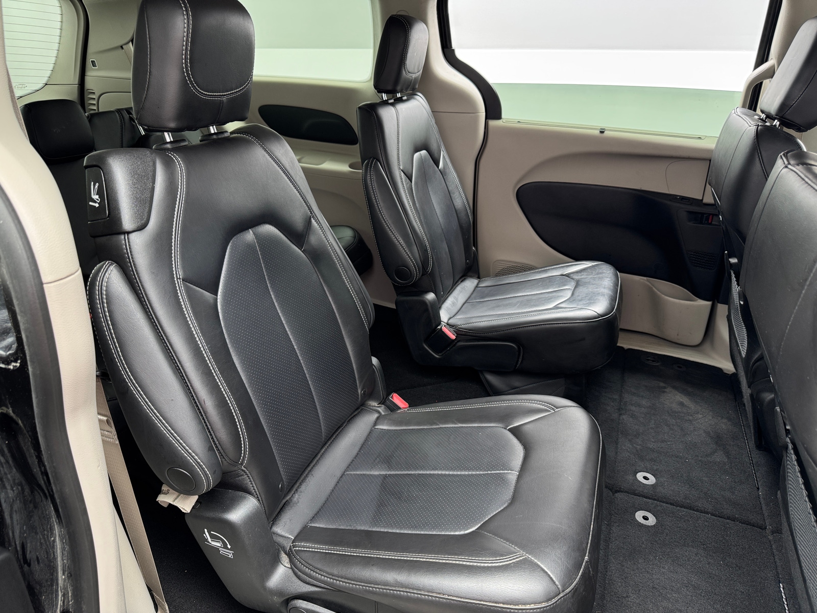 Thumbnail: 2023 Chrysler Pacifica - 5