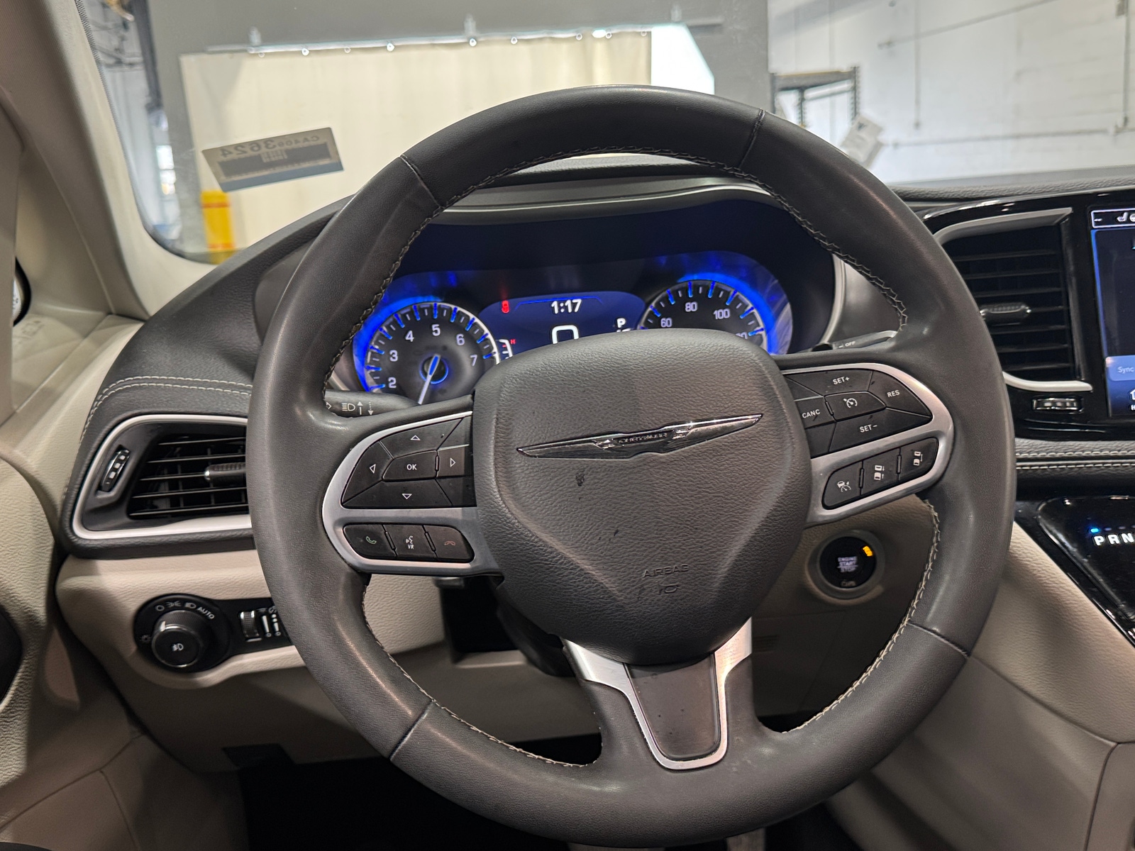 Thumbnail: 2023 Chrysler Pacifica - 4