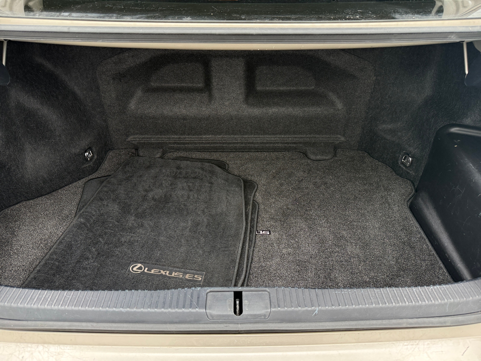 Thumbnail: 2013 Lexus ES - 6