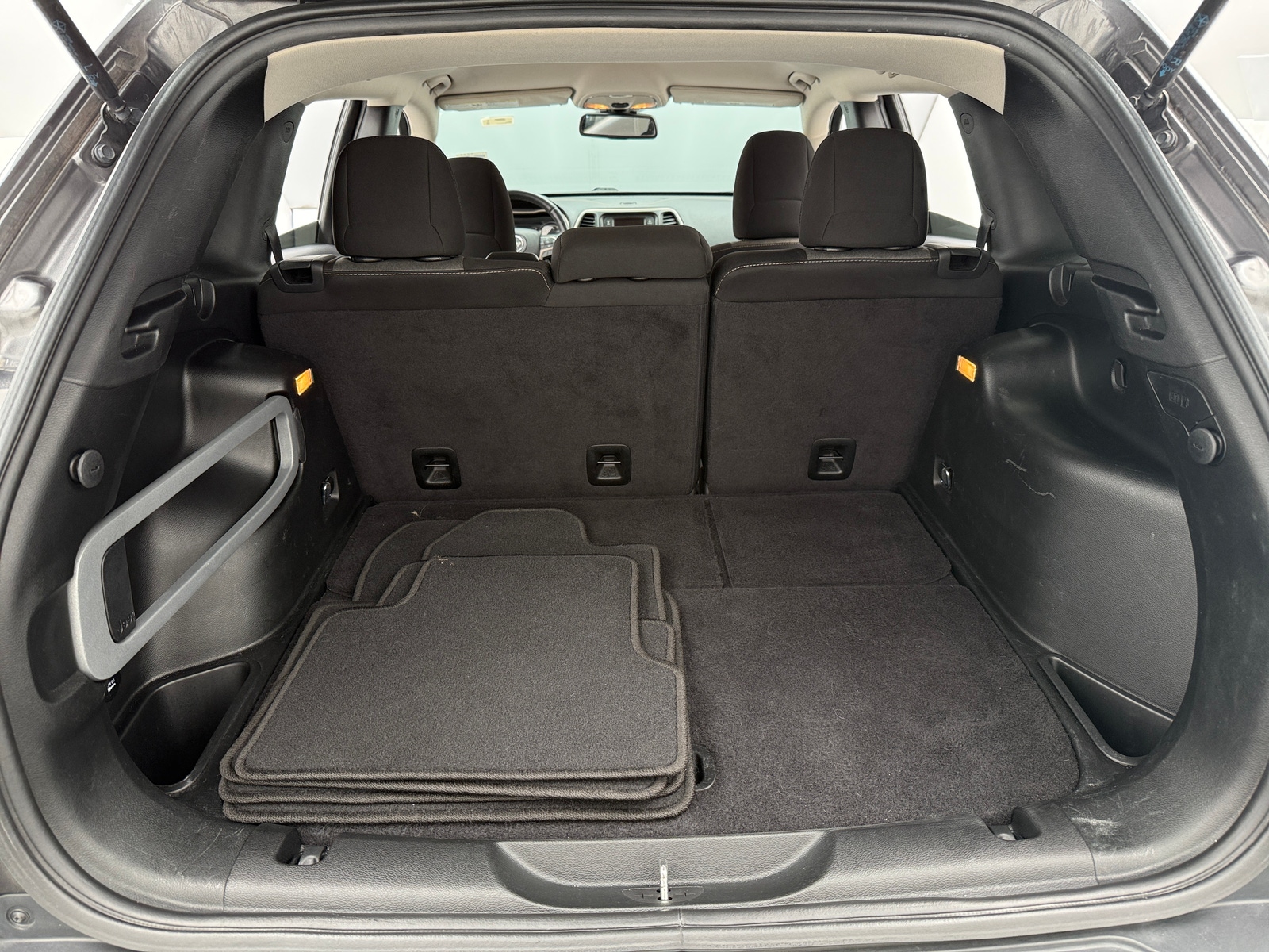 Thumbnail: 2016 Jeep Cherokee - 7