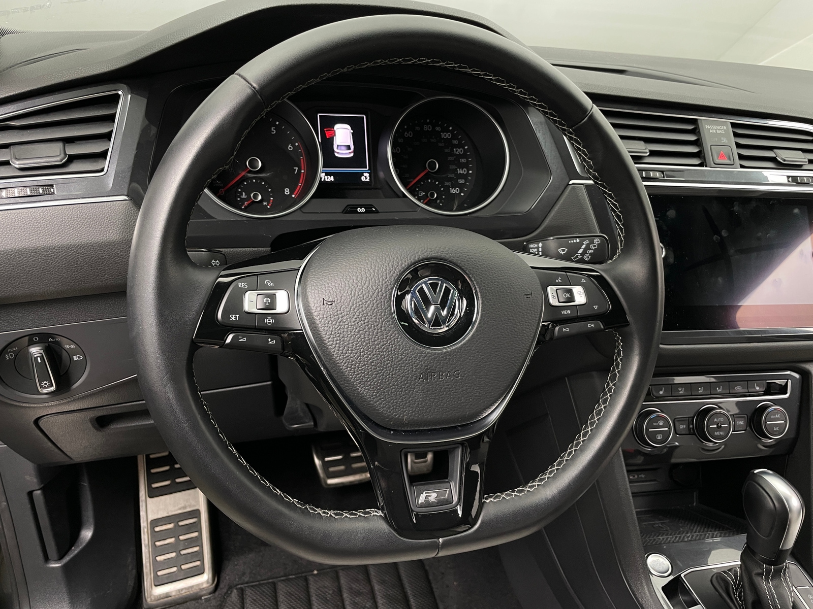 Thumbnail: 2021 Volkswagen Tiguan - 4