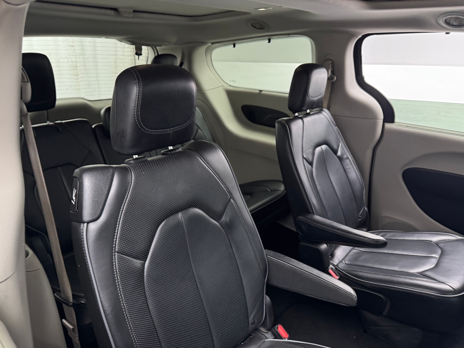 Thumbnail: 2019 Chrysler Pacifica - 5