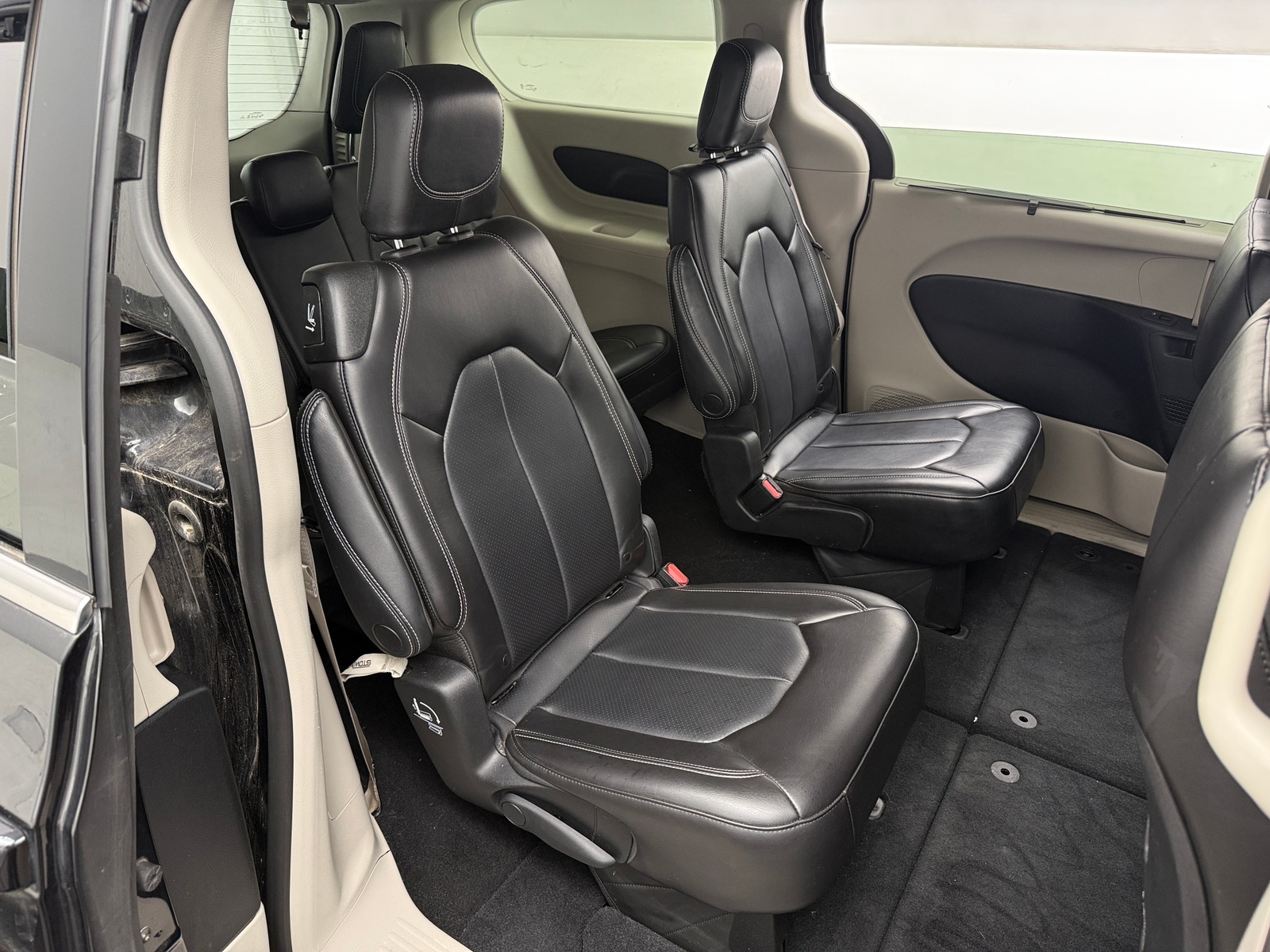 Thumbnail: 2023 Chrysler Pacifica - 5