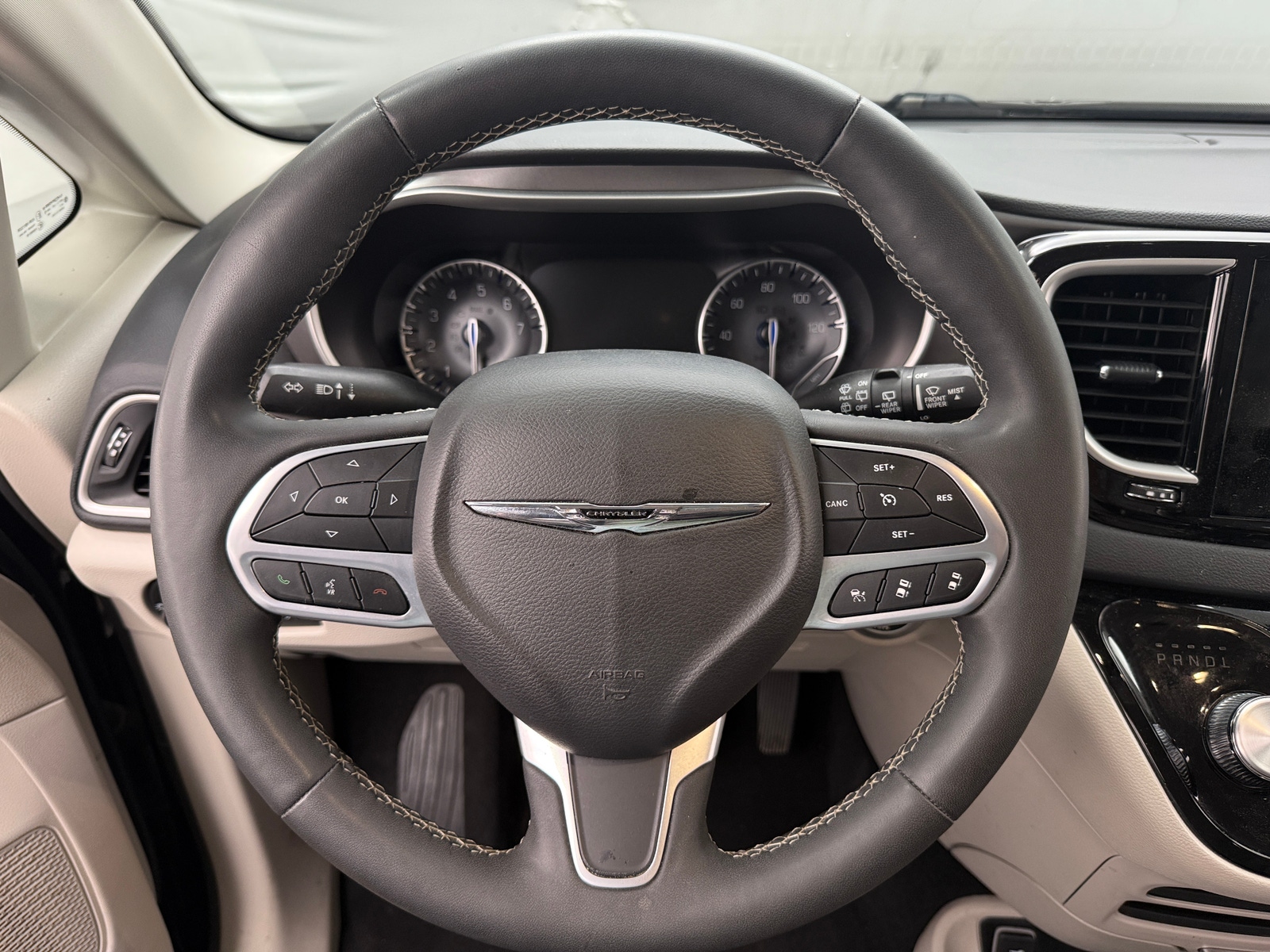 Thumbnail: 2023 Chrysler Pacifica - 4