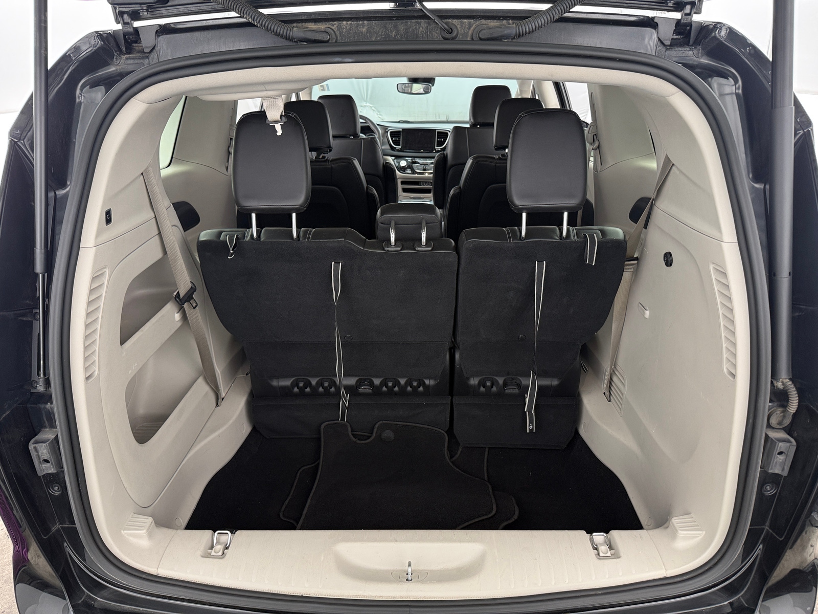 Thumbnail: 2023 Chrysler Pacifica - 6