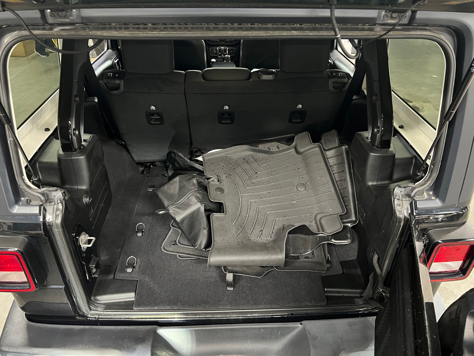 Thumbnail: 2021 Jeep Wrangler - 7