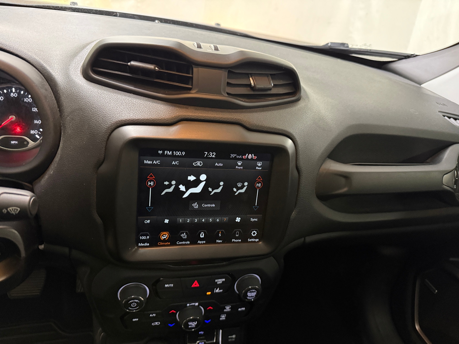 Thumbnail: 2021 Jeep Renegade - 3