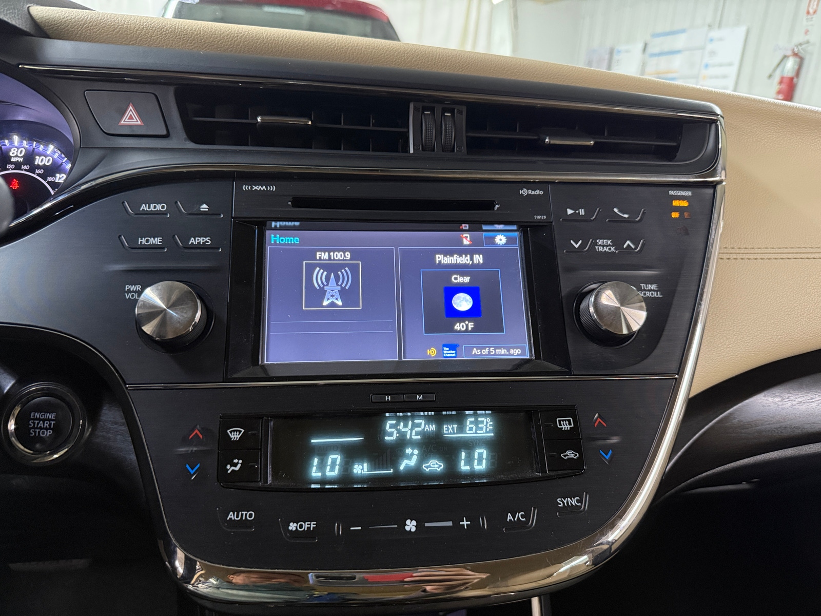 Thumbnail: 2016 Toyota Avalon - 3