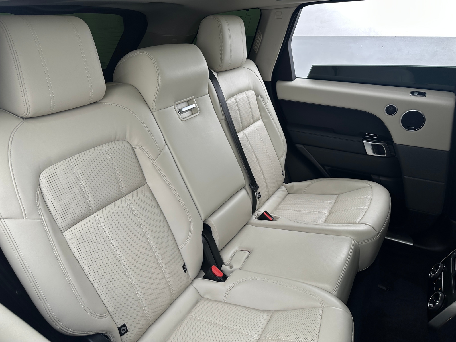 Thumbnail: 2022 Land Rover Range Rover Sport - 5