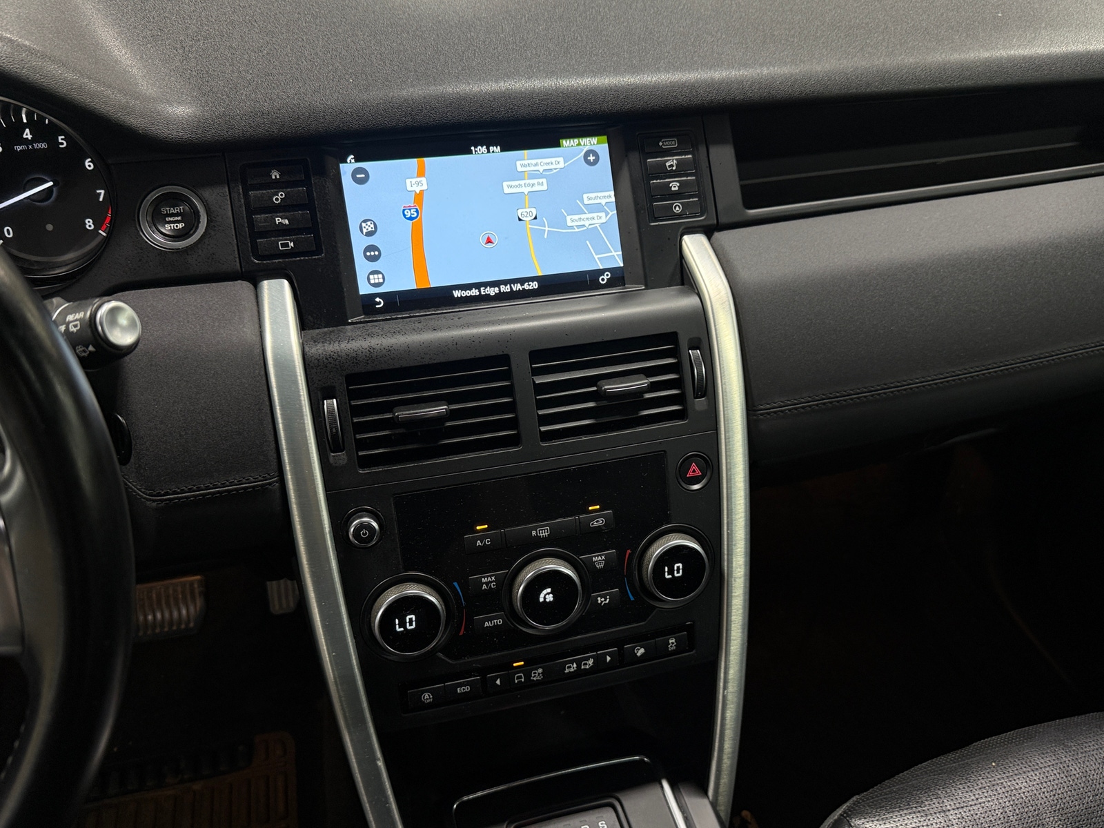 Thumbnail: 2019 Land Rover Discovery Sport - 3