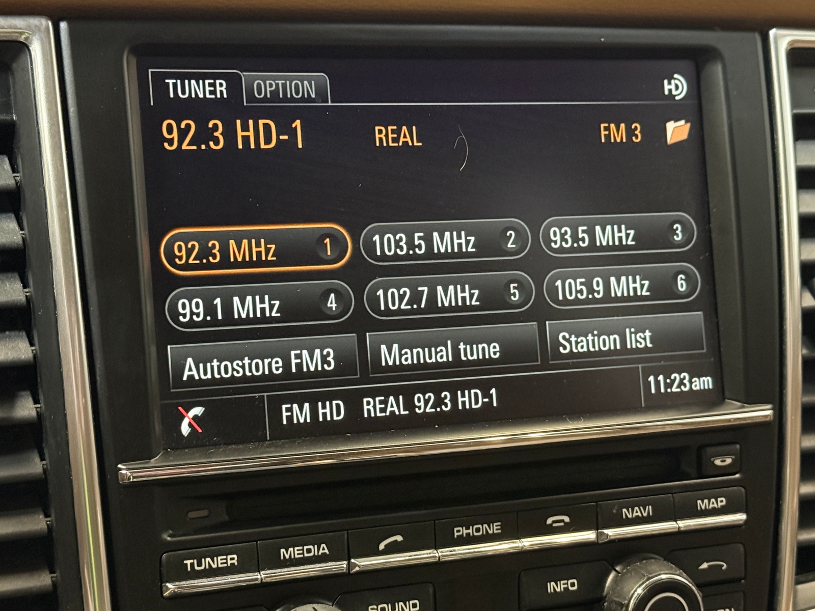 Thumbnail: 2015 Porsche Panamera - 3