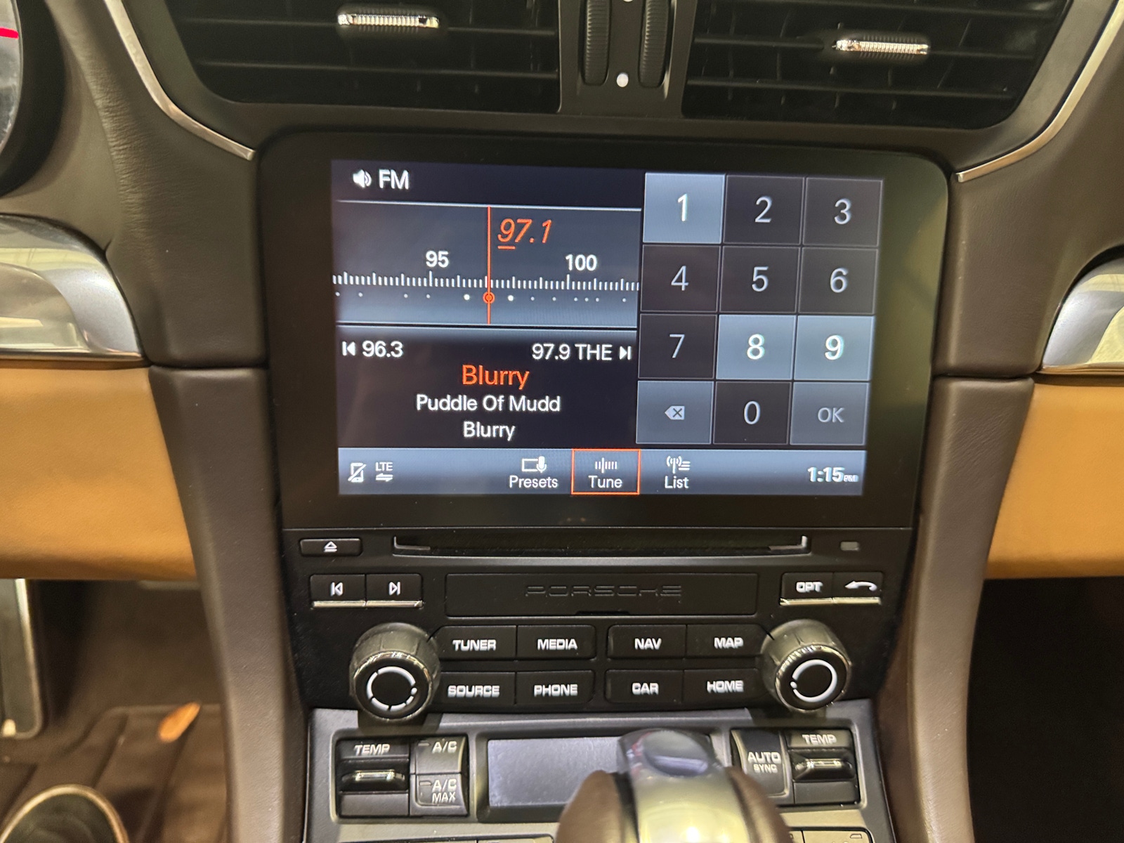 Thumbnail: 2018 Porsche 911 - 3