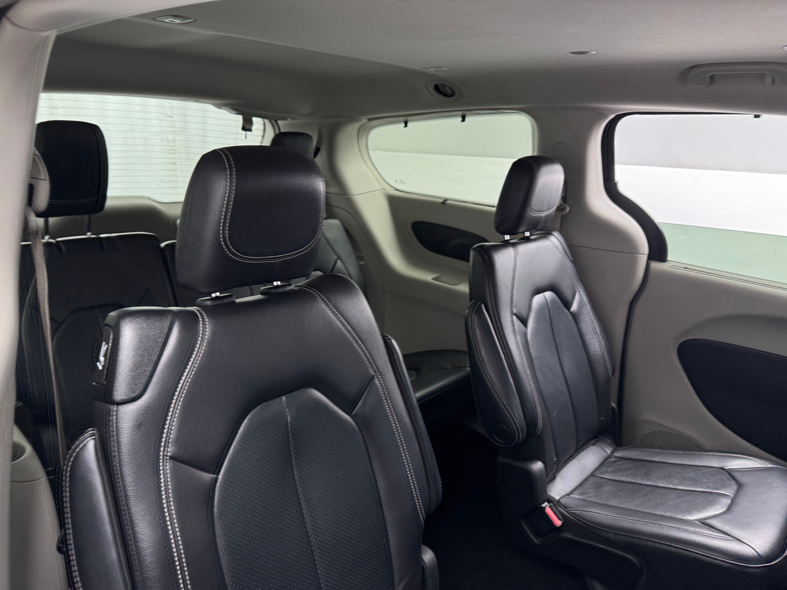 Thumbnail: 2022 Chrysler Pacifica - 5