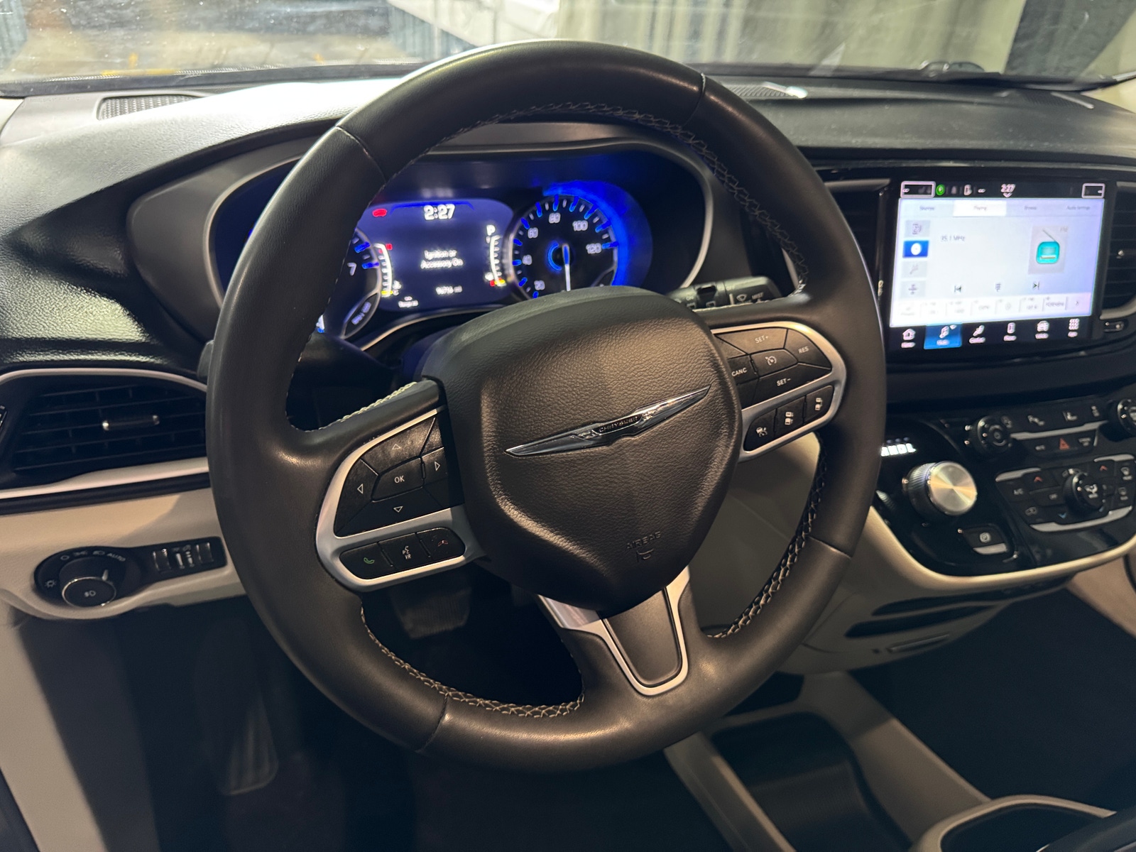 Thumbnail: 2022 Chrysler Pacifica - 4