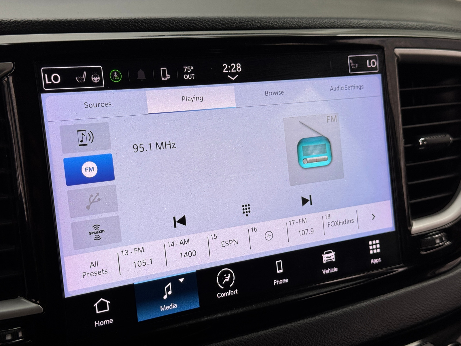 Thumbnail: 2022 Chrysler Pacifica - 3