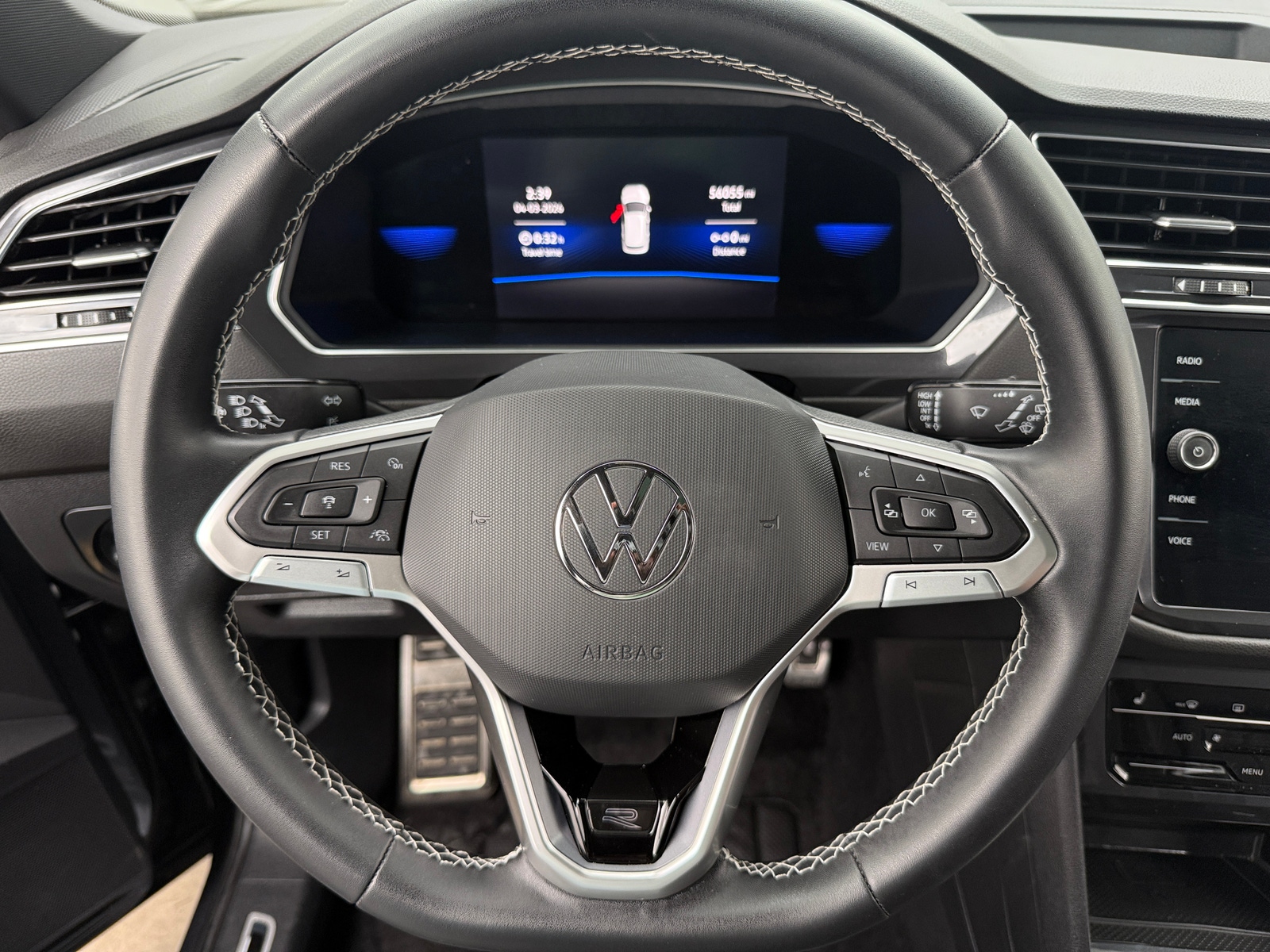 Thumbnail: 2023 Volkswagen Tiguan - 4