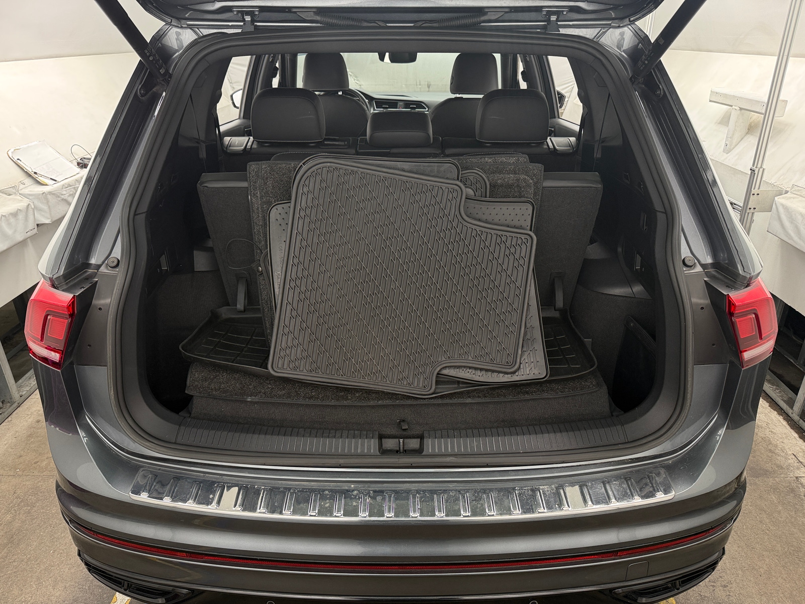 Thumbnail: 2023 Volkswagen Tiguan - 6