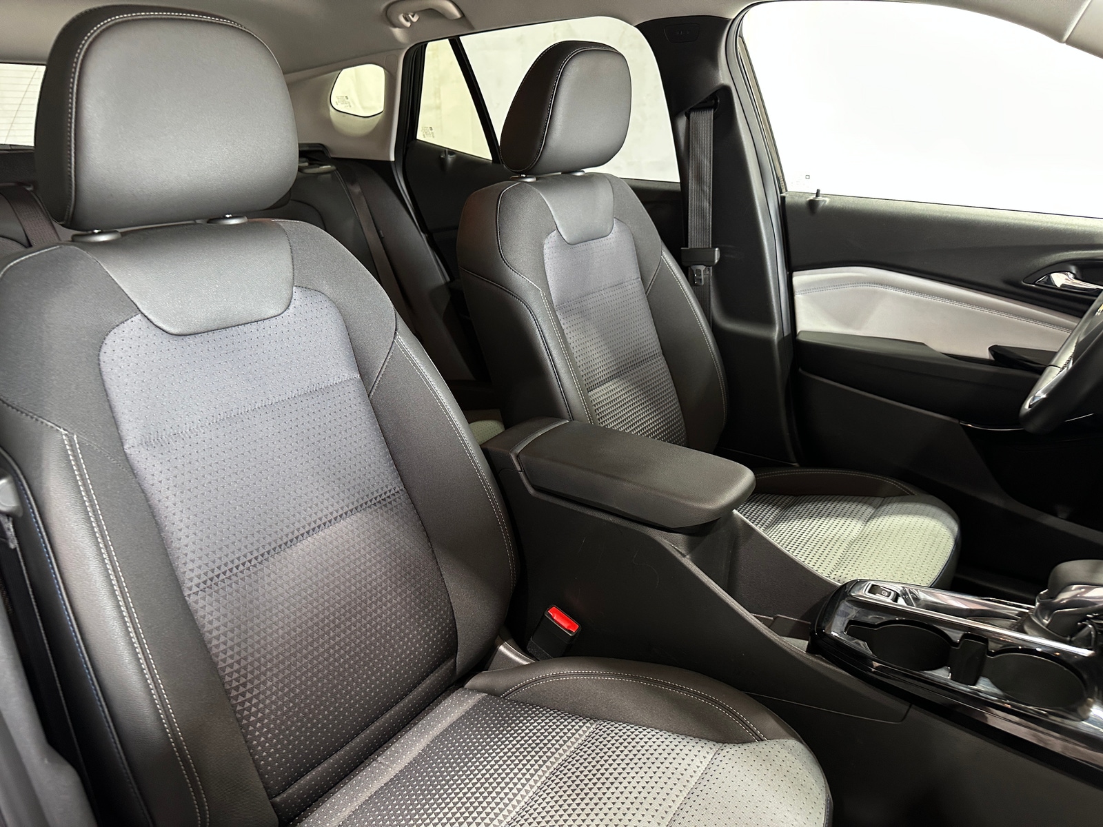 Thumbnail: 2025 Chevrolet Trax - 2