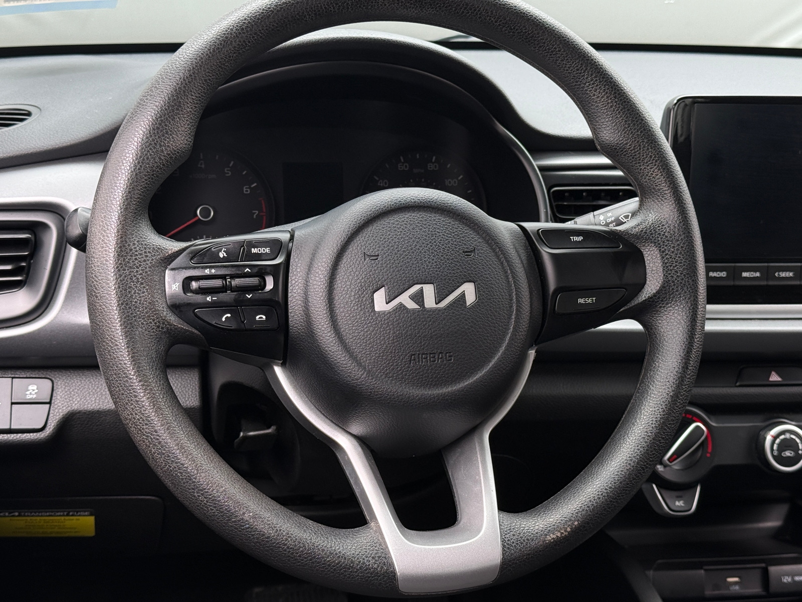 Thumbnail: 2023 Kia Rio - 5