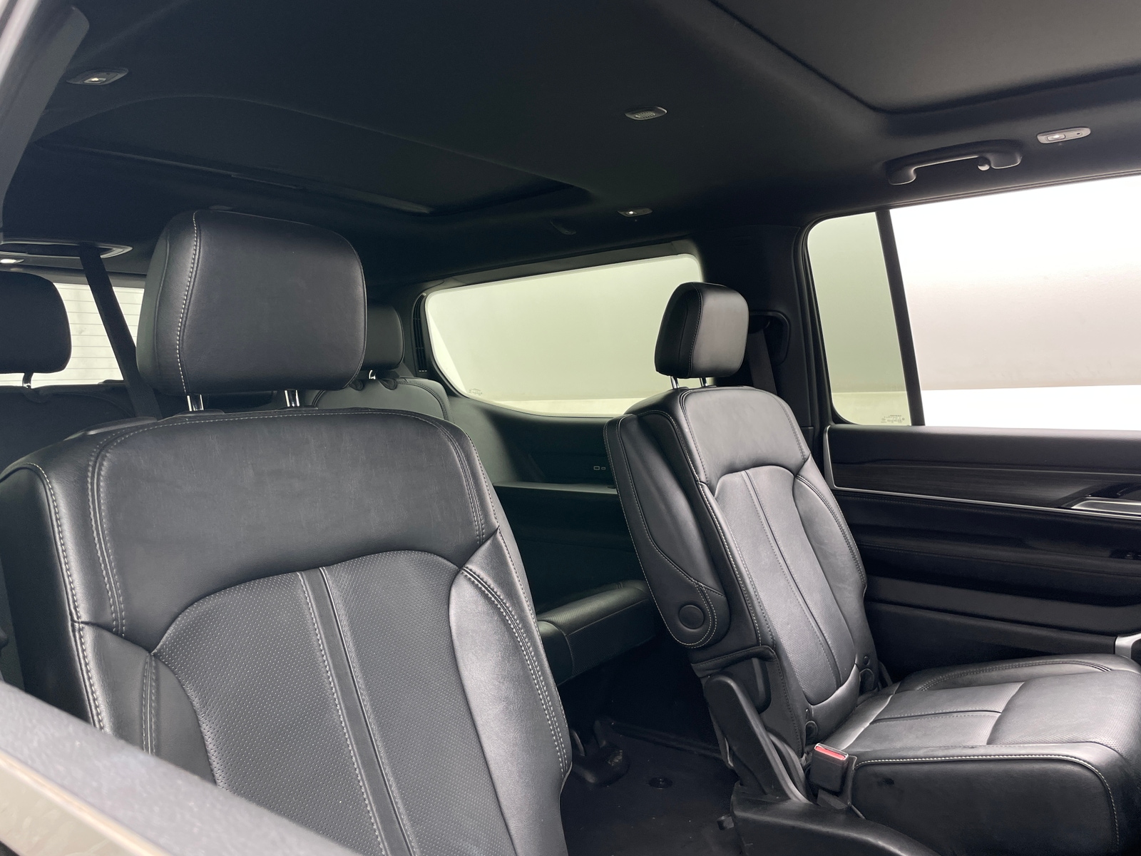 Thumbnail: 2023 Jeep Wagoneer - 5