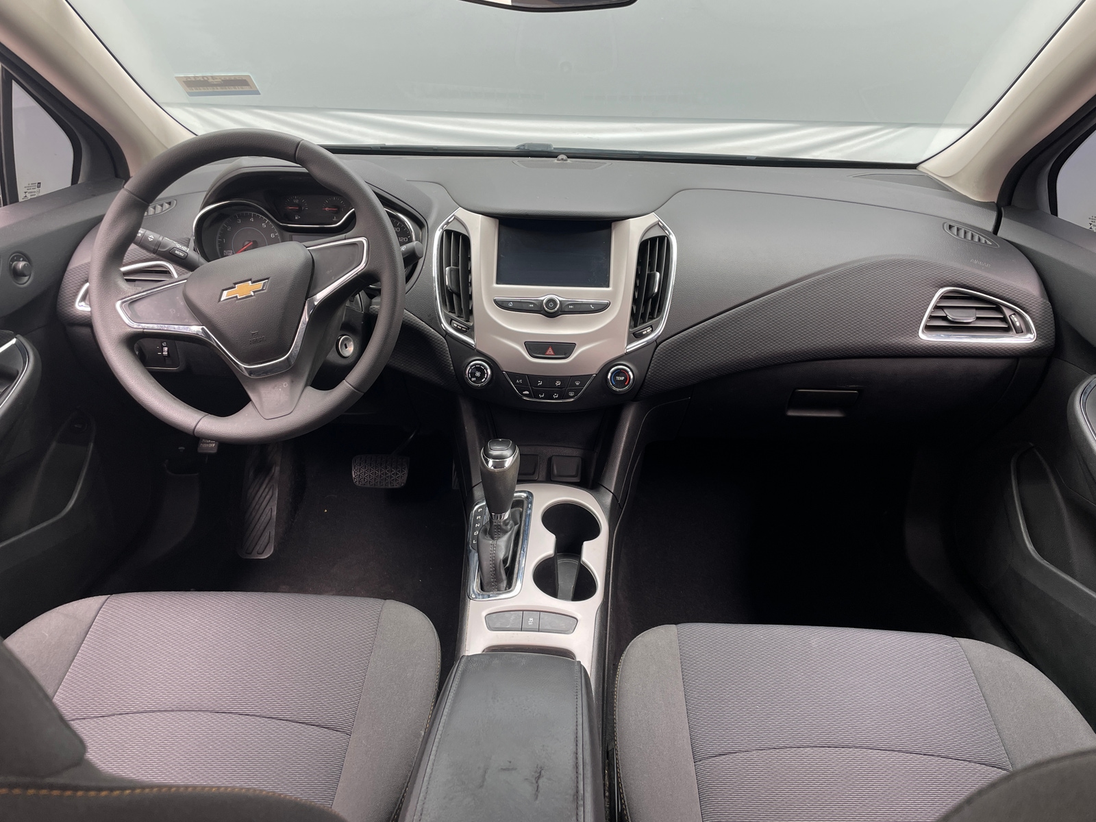 Thumbnail: 2017 Chevrolet Cruze - 3