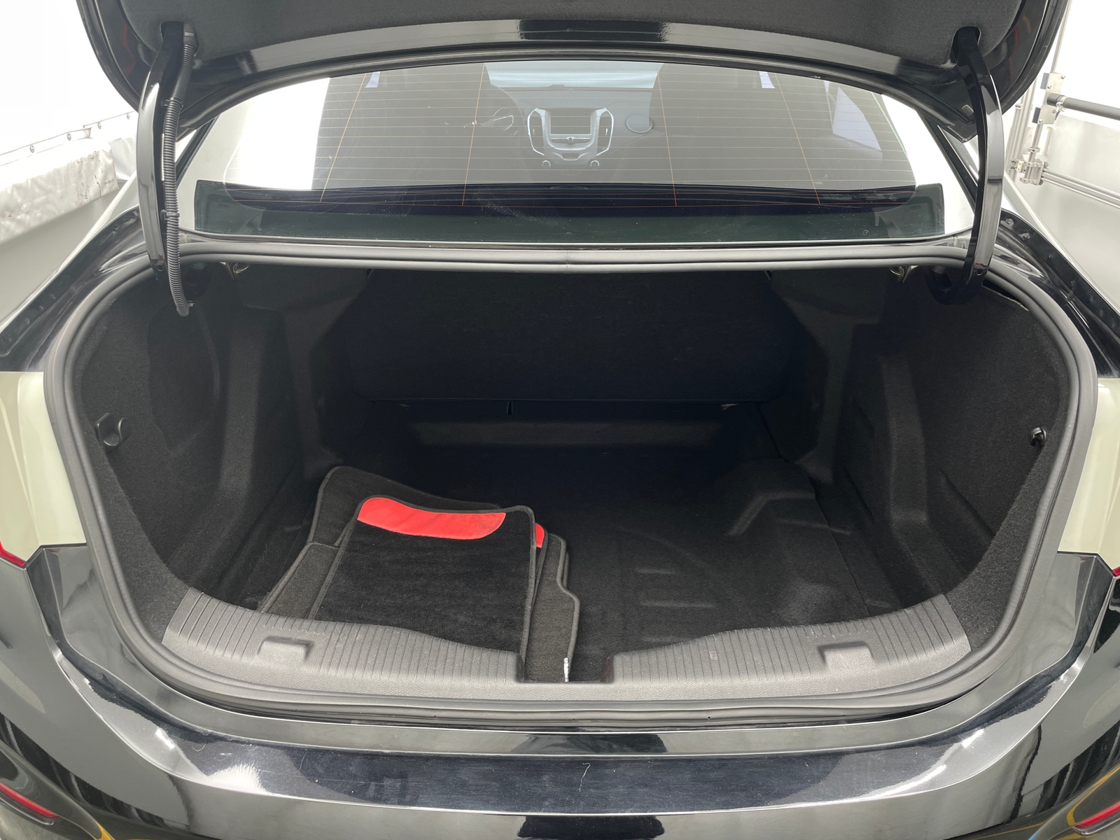 Thumbnail: 2017 Chevrolet Cruze - 6