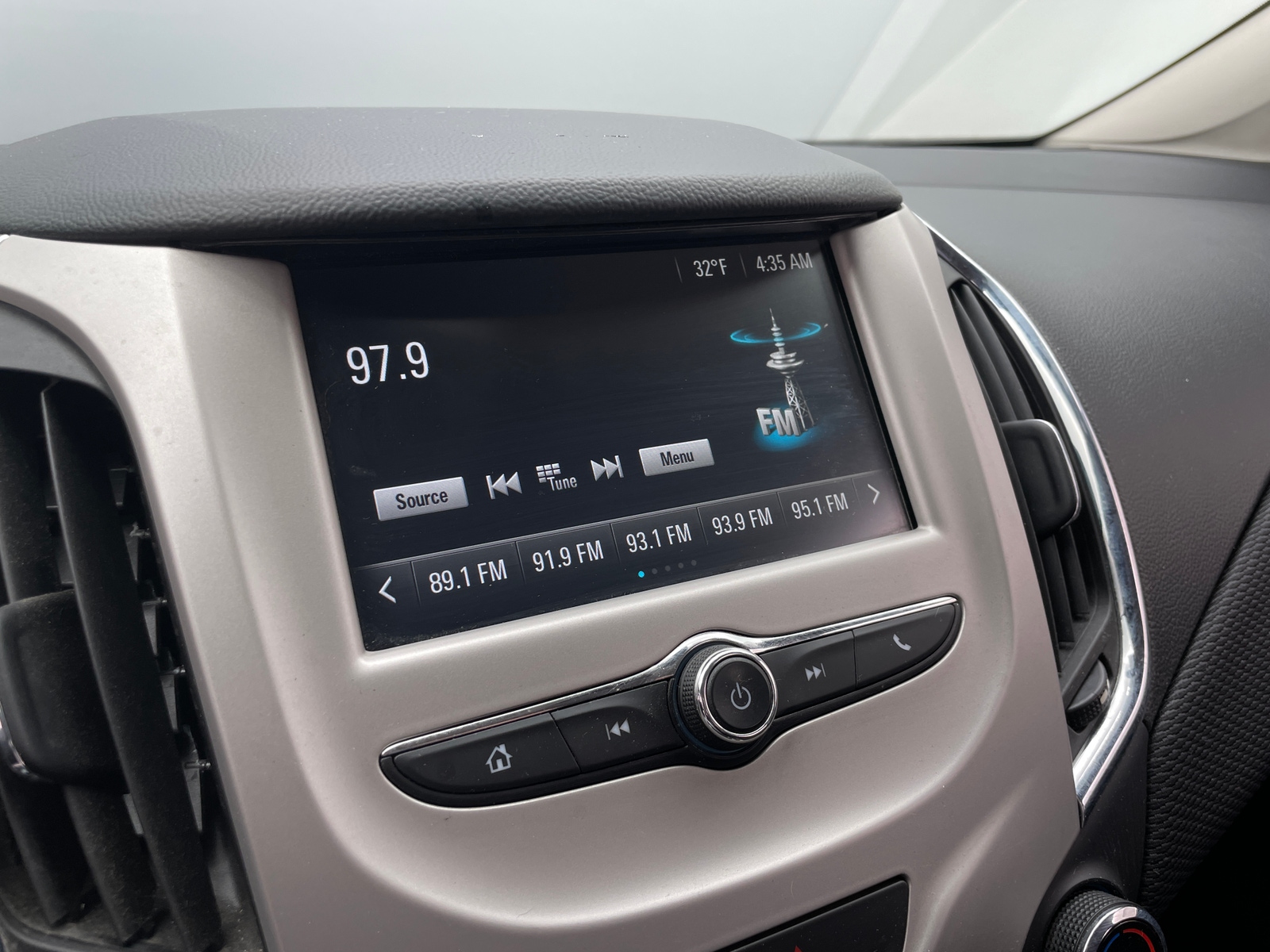 Thumbnail: 2017 Chevrolet Cruze - 4