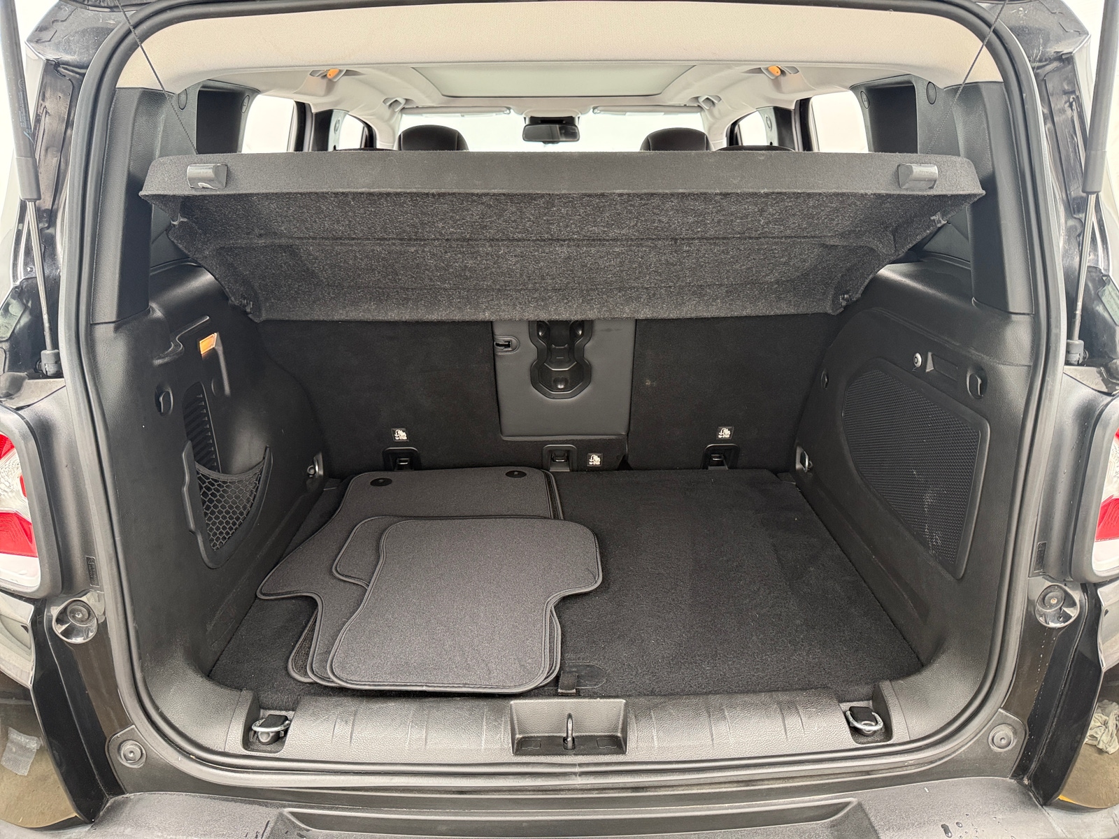 Thumbnail: 2018 Jeep Renegade - 6