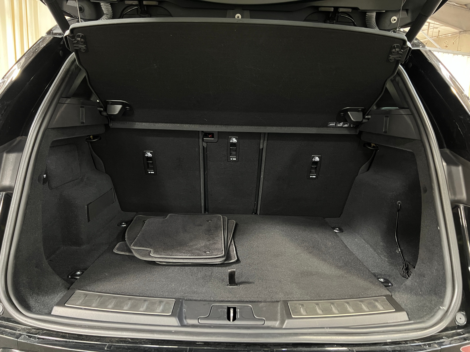 Thumbnail: 2020 Land Rover Range Rover Evoque - 7