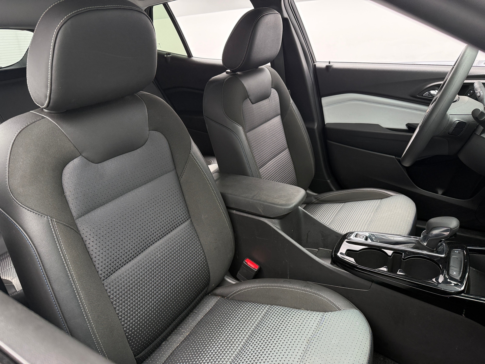 Thumbnail: 2025 Chevrolet Trax - 2