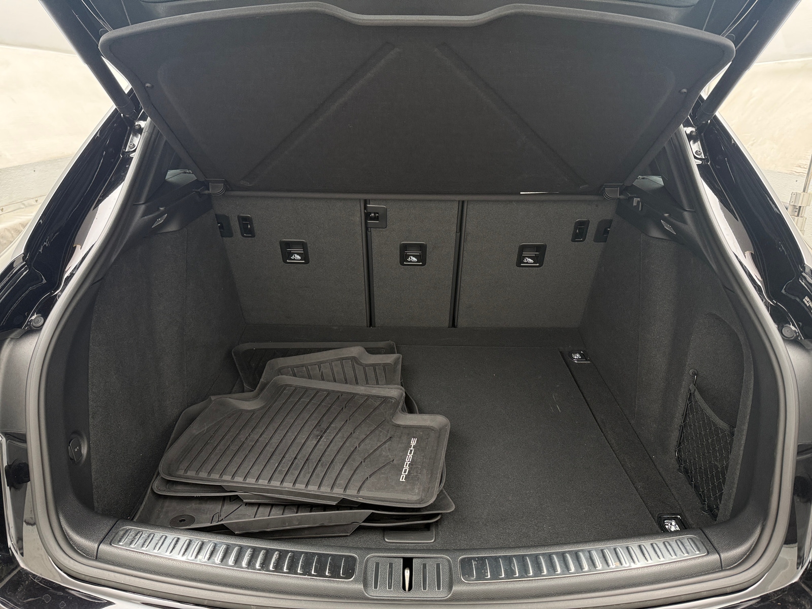 Thumbnail: 2024 Porsche Macan - 6