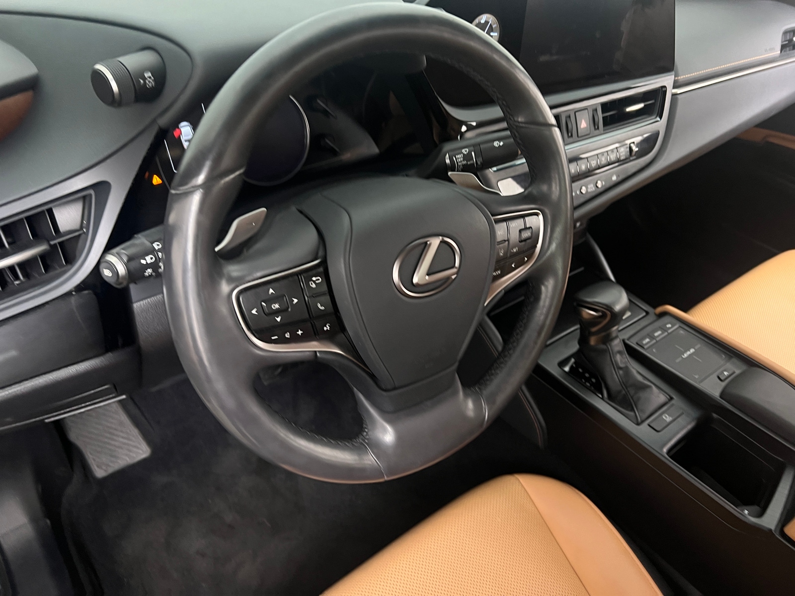 Thumbnail: 2022 Lexus ES - 4