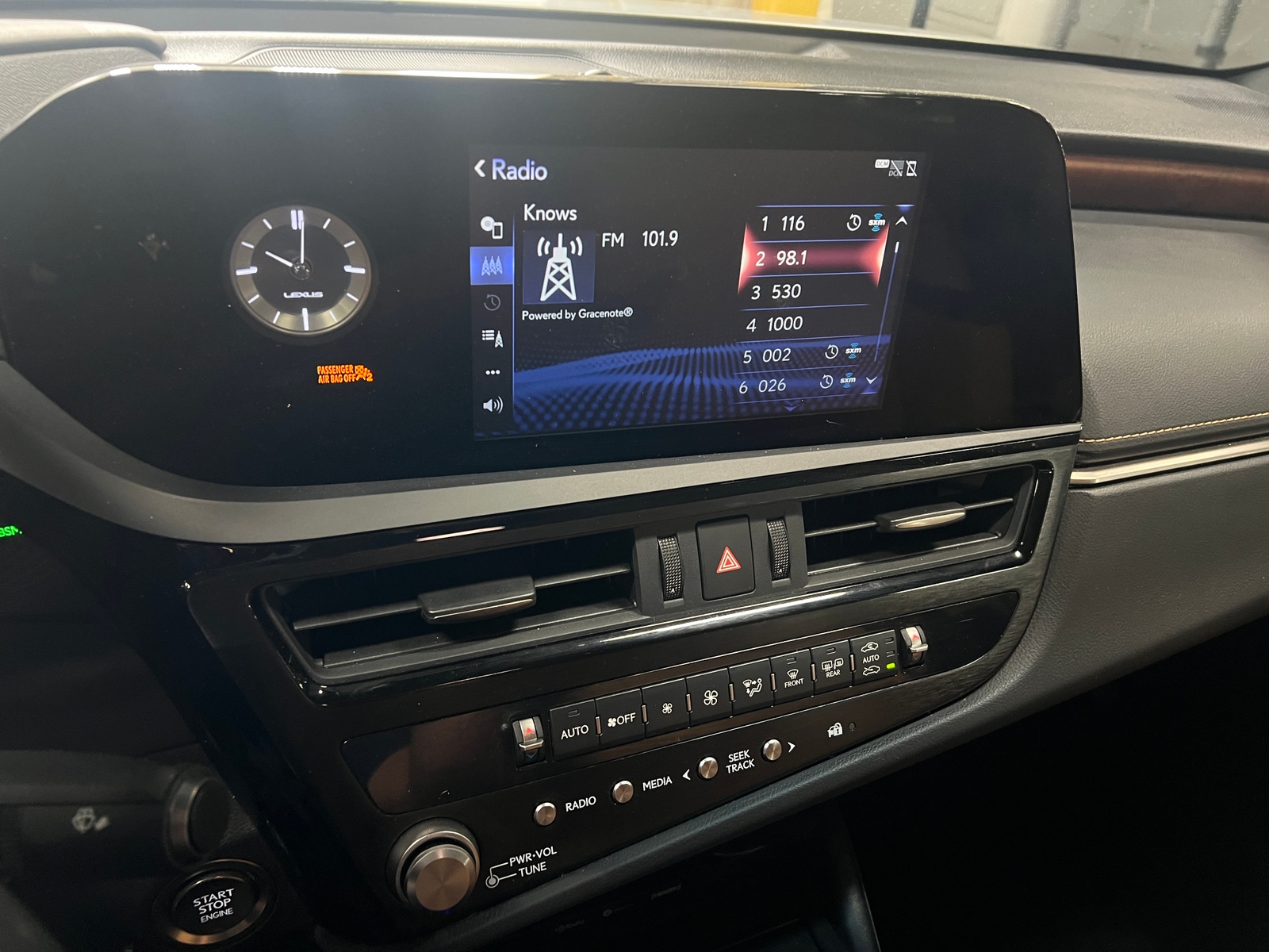 Thumbnail: 2022 Lexus ES - 3