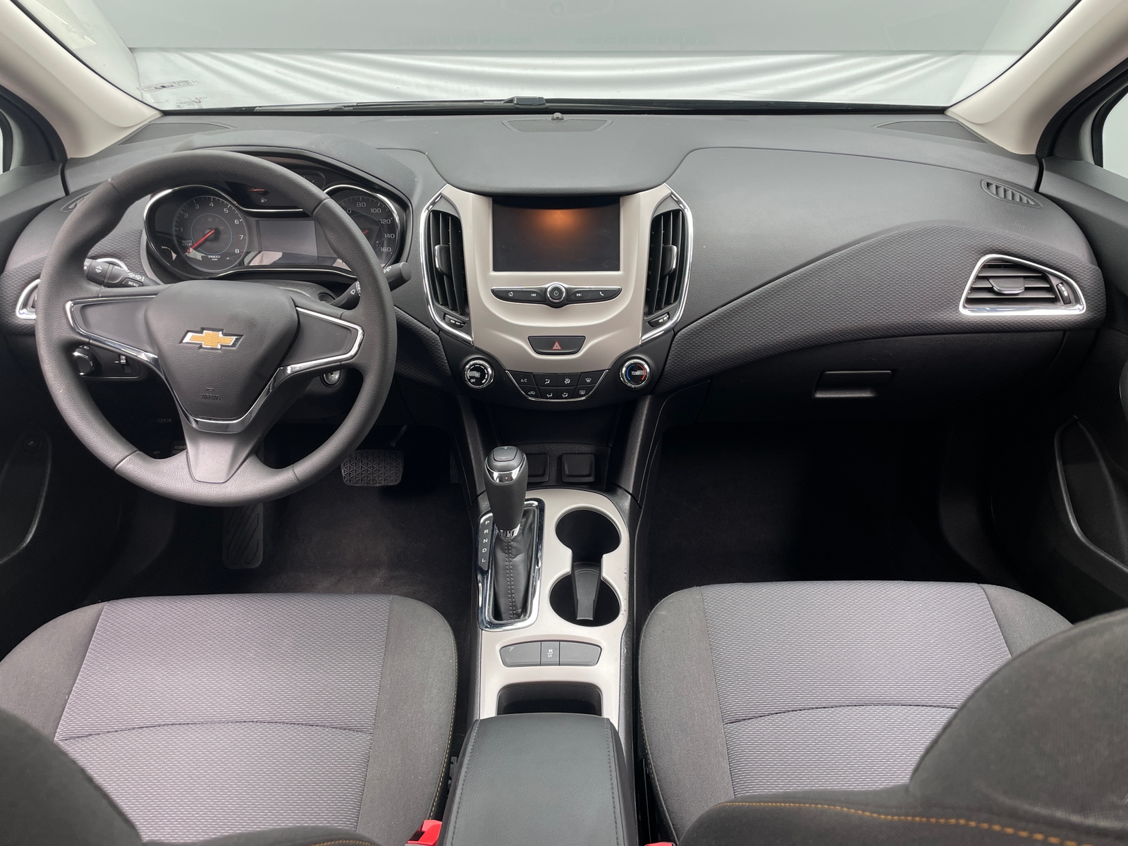 Thumbnail: 2018 Chevrolet Cruze - 3