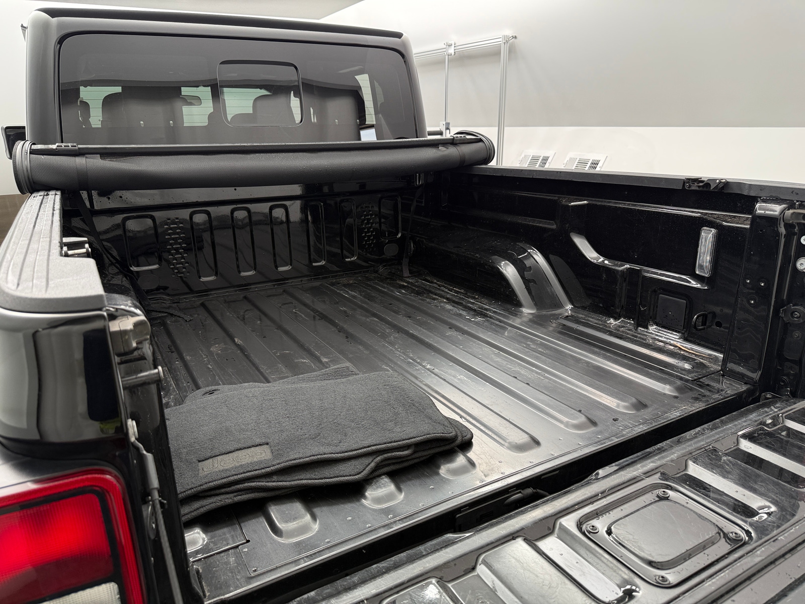 Thumbnail: 2024 Jeep Gladiator - 7
