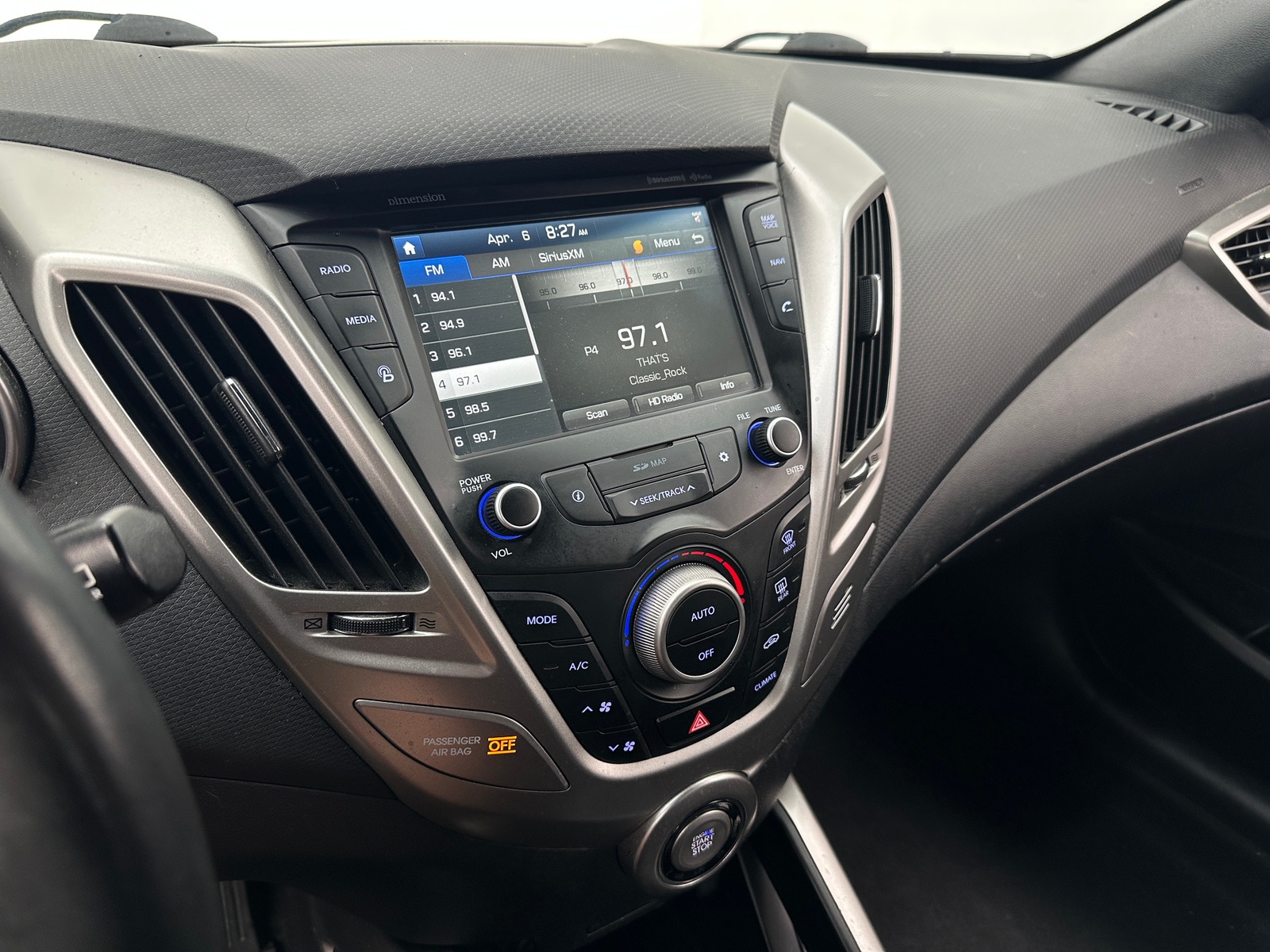 Thumbnail: 2017 Hyundai Veloster - 4