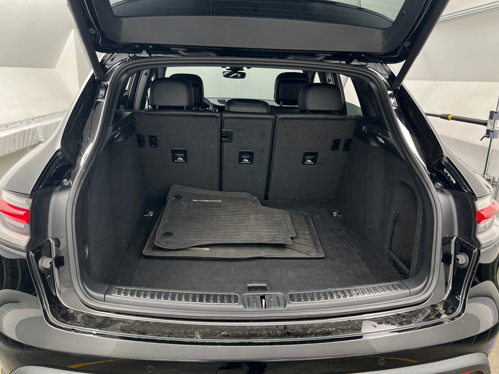 Thumbnail: 2023 Porsche Macan - 6