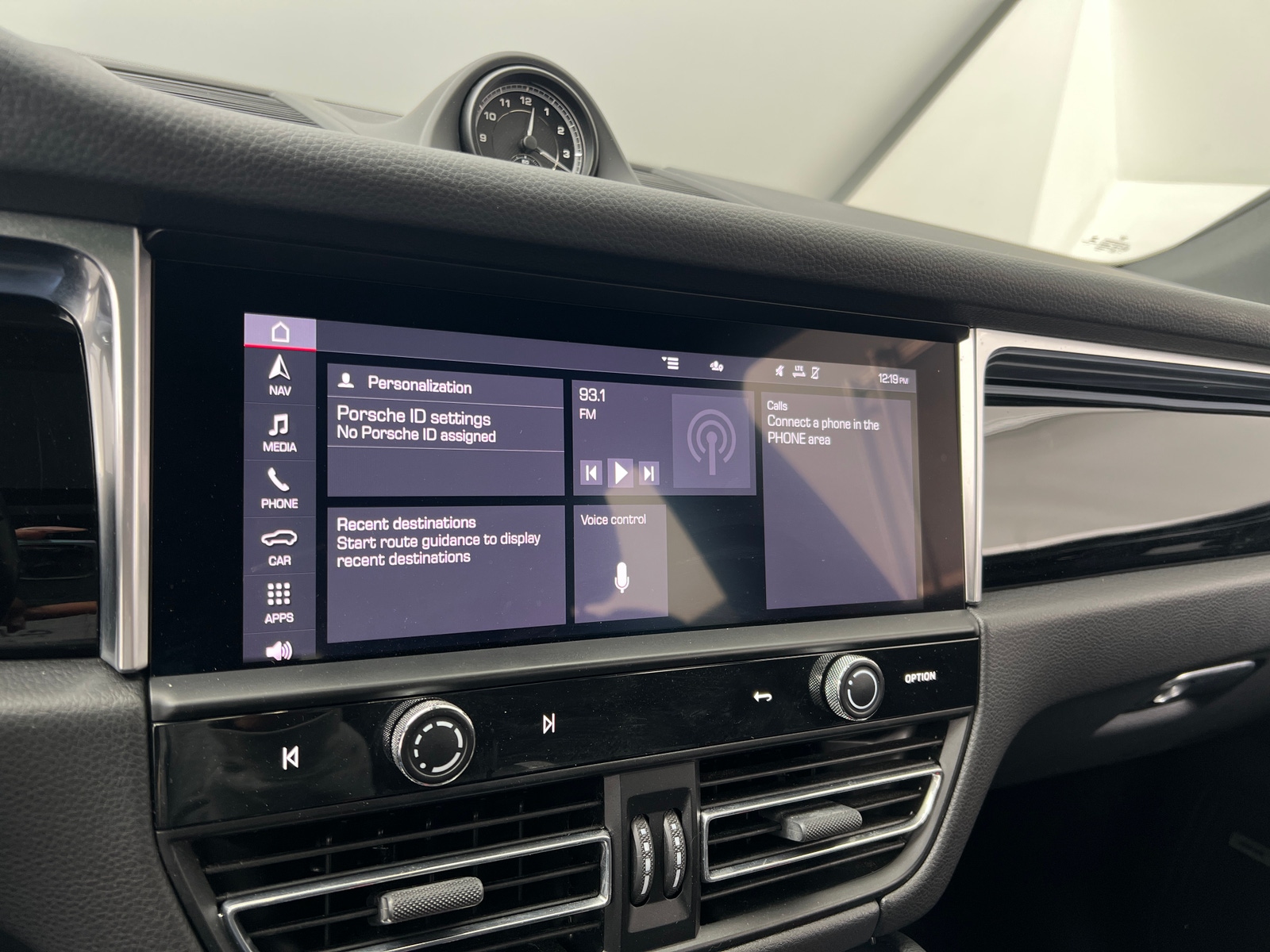 Thumbnail: 2023 Porsche Macan - 3