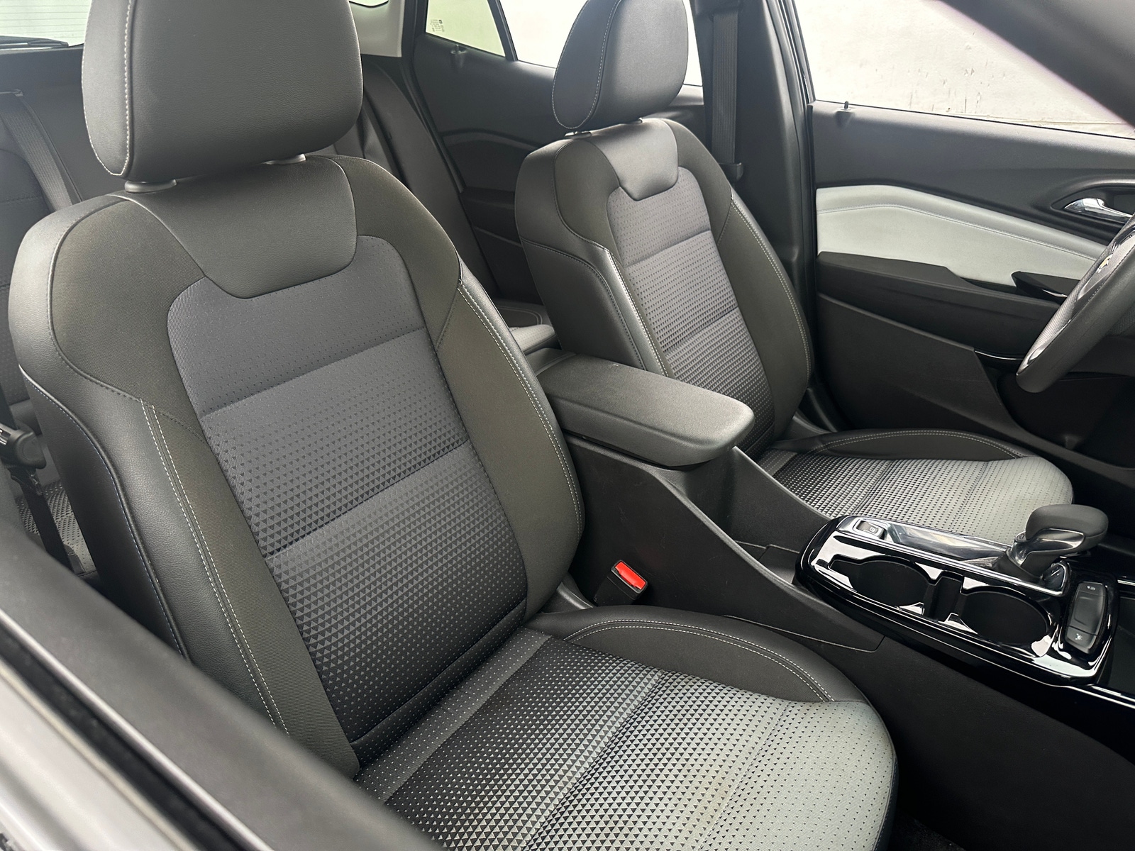 Thumbnail: 2025 Chevrolet Trax - 2