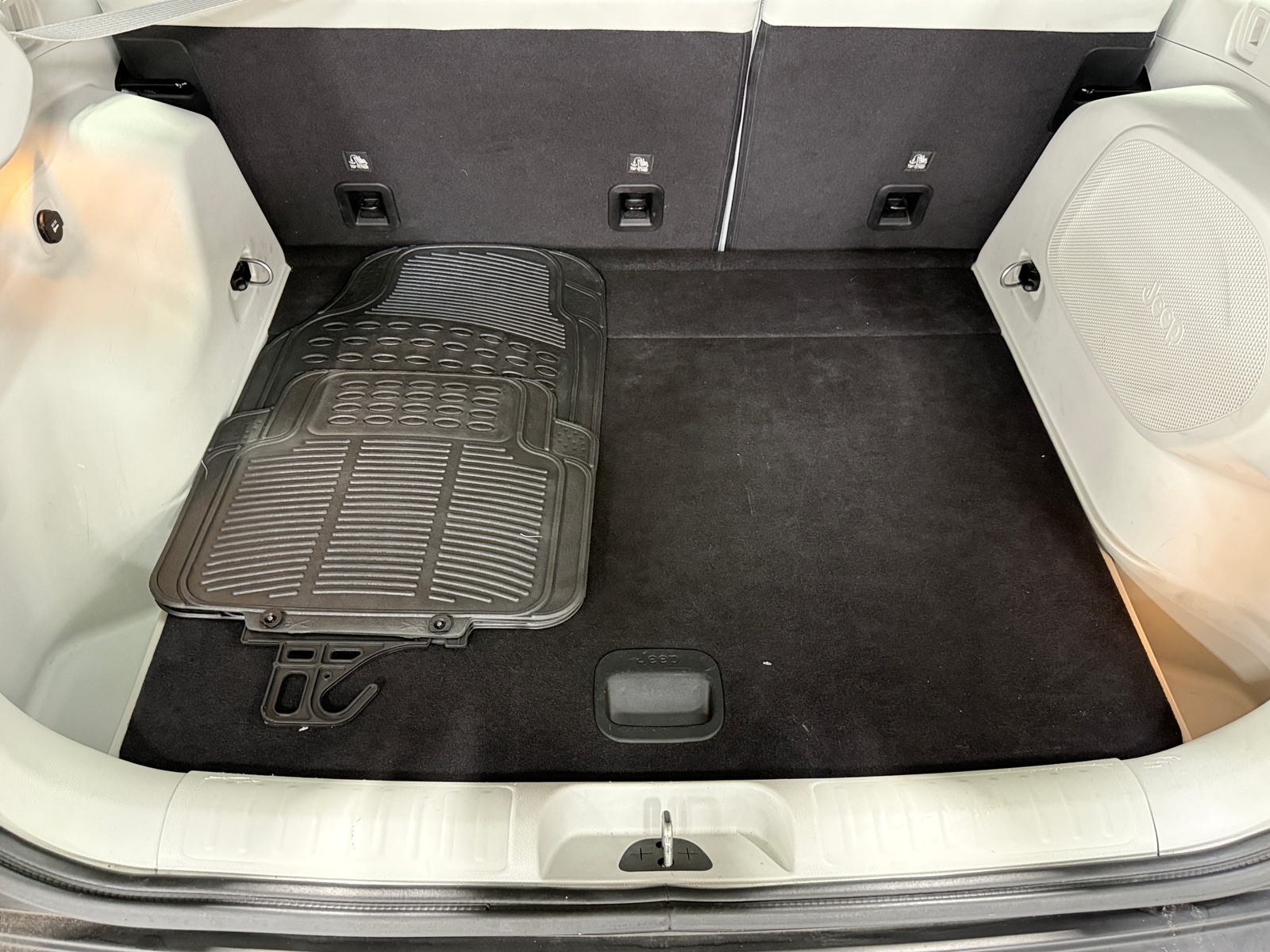 Thumbnail: 2021 Jeep Cherokee - 6