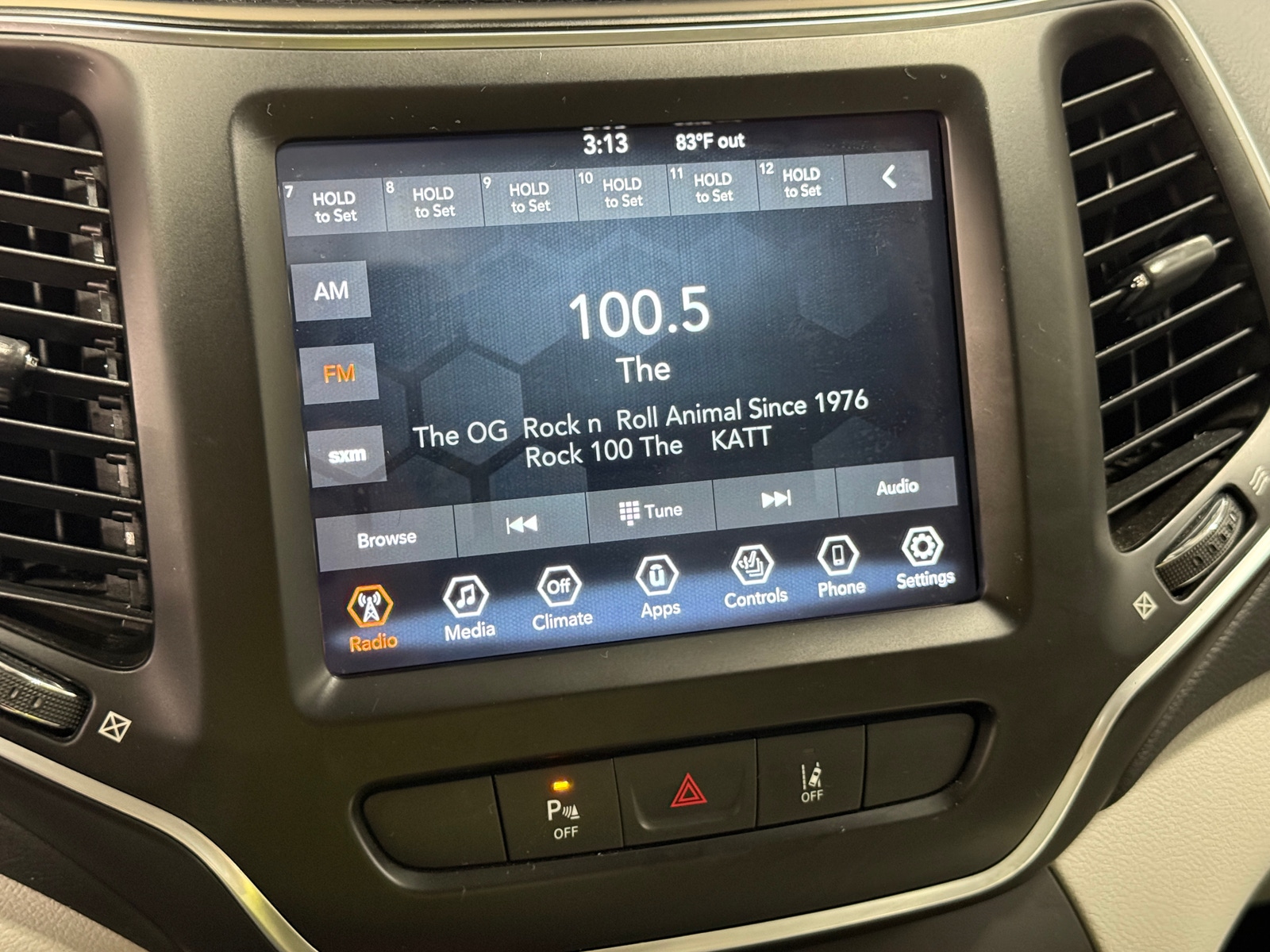 Thumbnail: 2021 Jeep Cherokee - 3