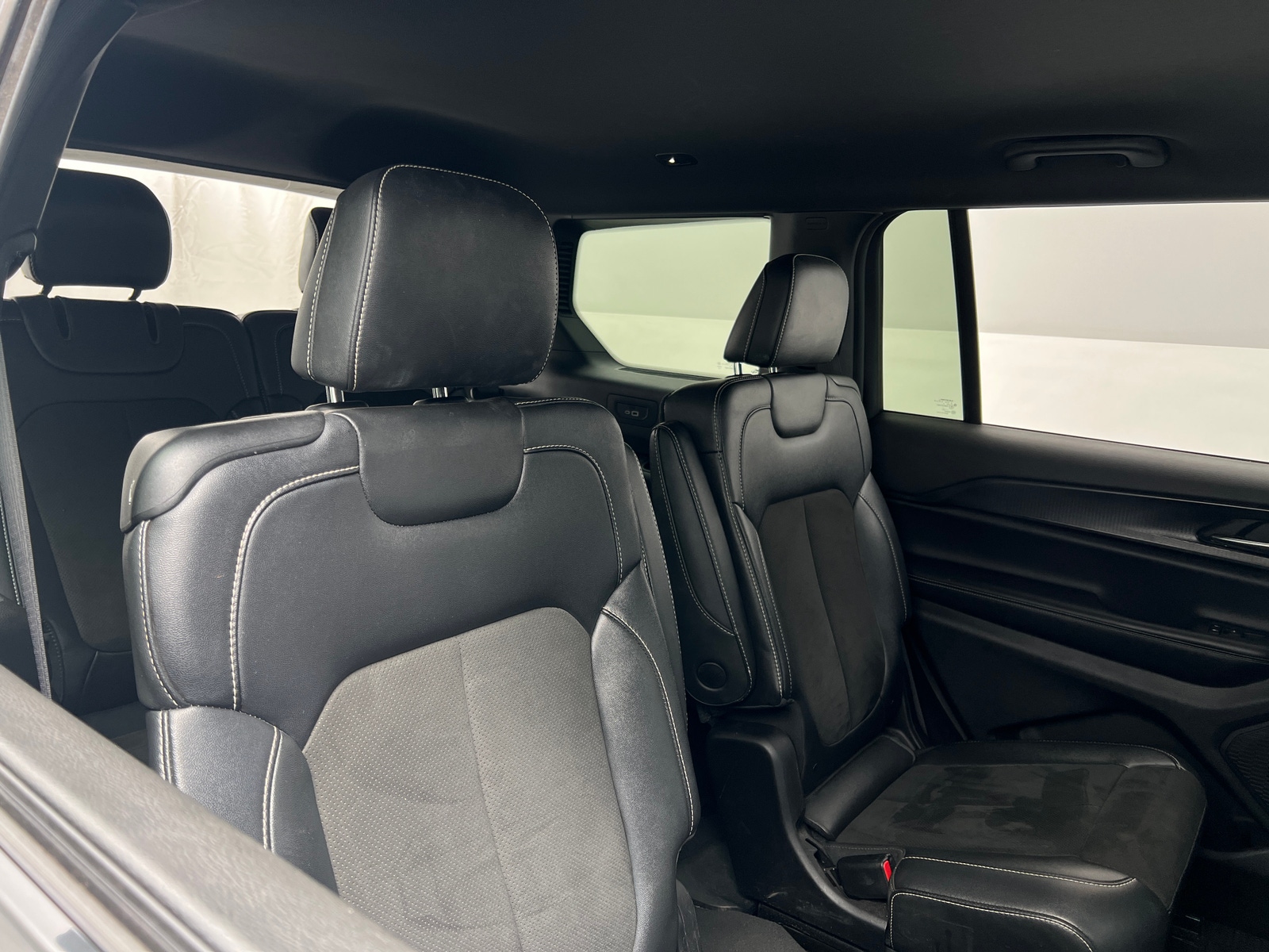 Thumbnail: 2023 Jeep Grand Cherokee L - 5